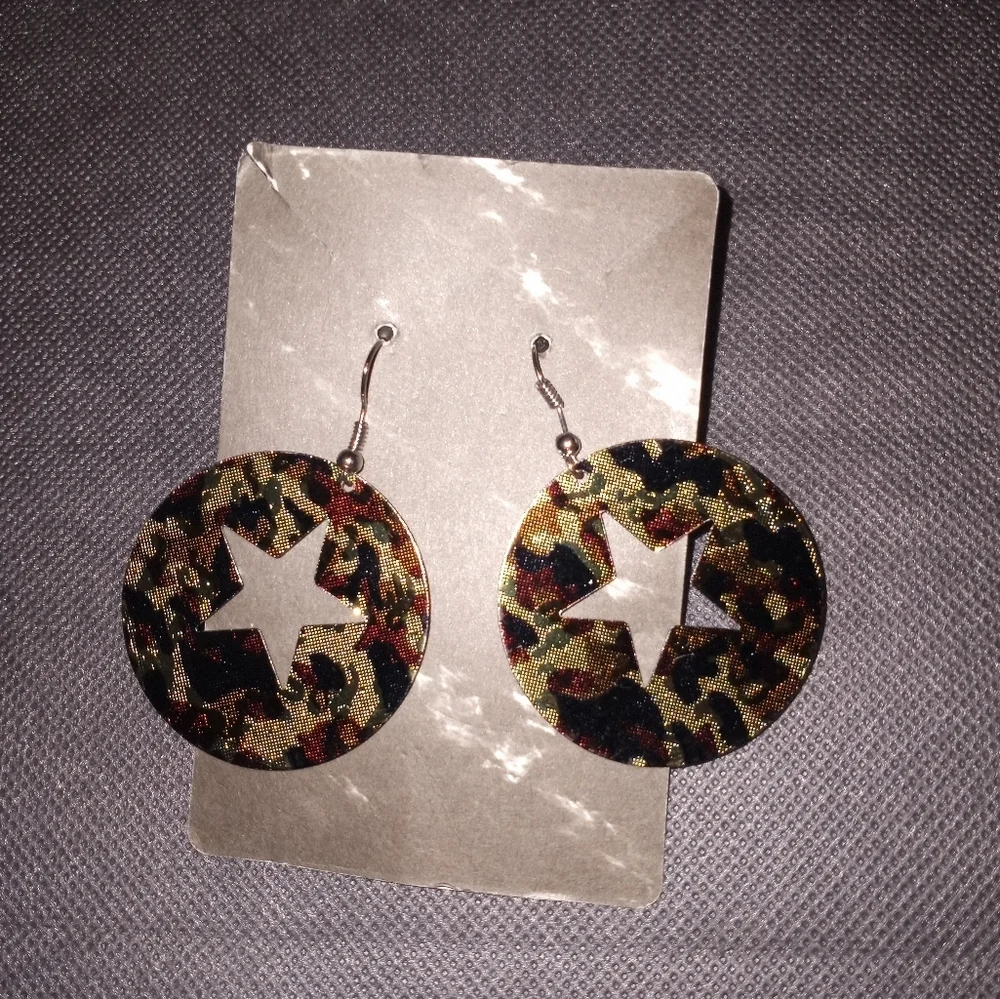Star cutout Camouflage dangle earrings